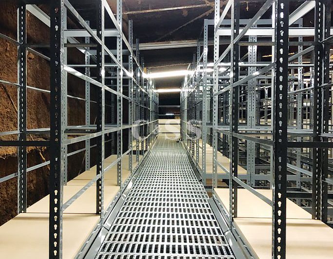 Boltless Shelving System For Forklift Safety