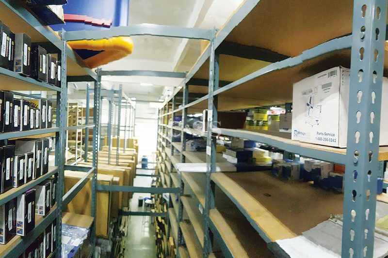 Industrial Boltless Shelving to Protect Automotive Materials